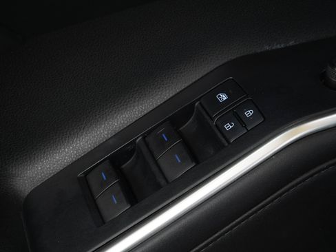 Used 2020 Toyota Highlander XLE AWD/4WD image 23