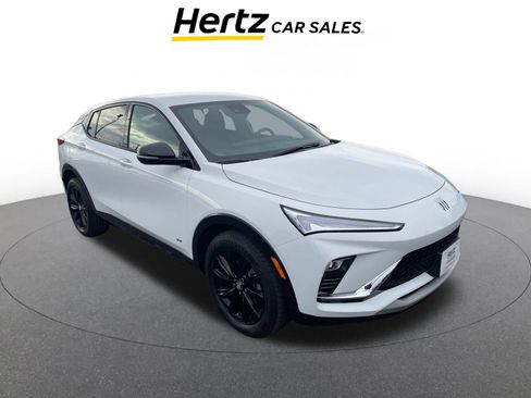 Used 2025 Buick Envista Sport Touring image 1