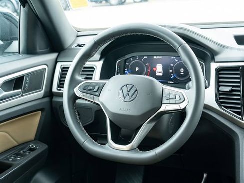 Used 2022 Volkswagen Atlas Cross Sport SE FWD image 31