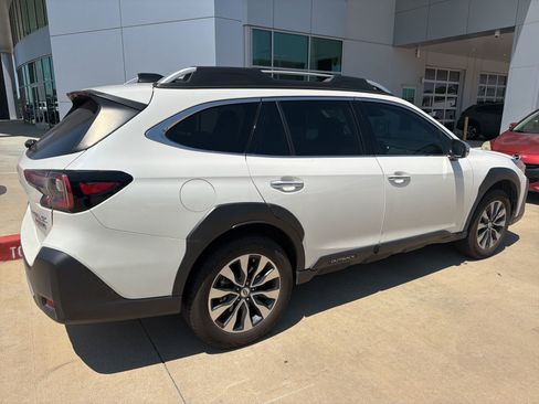 Used 2024 Subaru Outback Touring AWD/4WD image 4