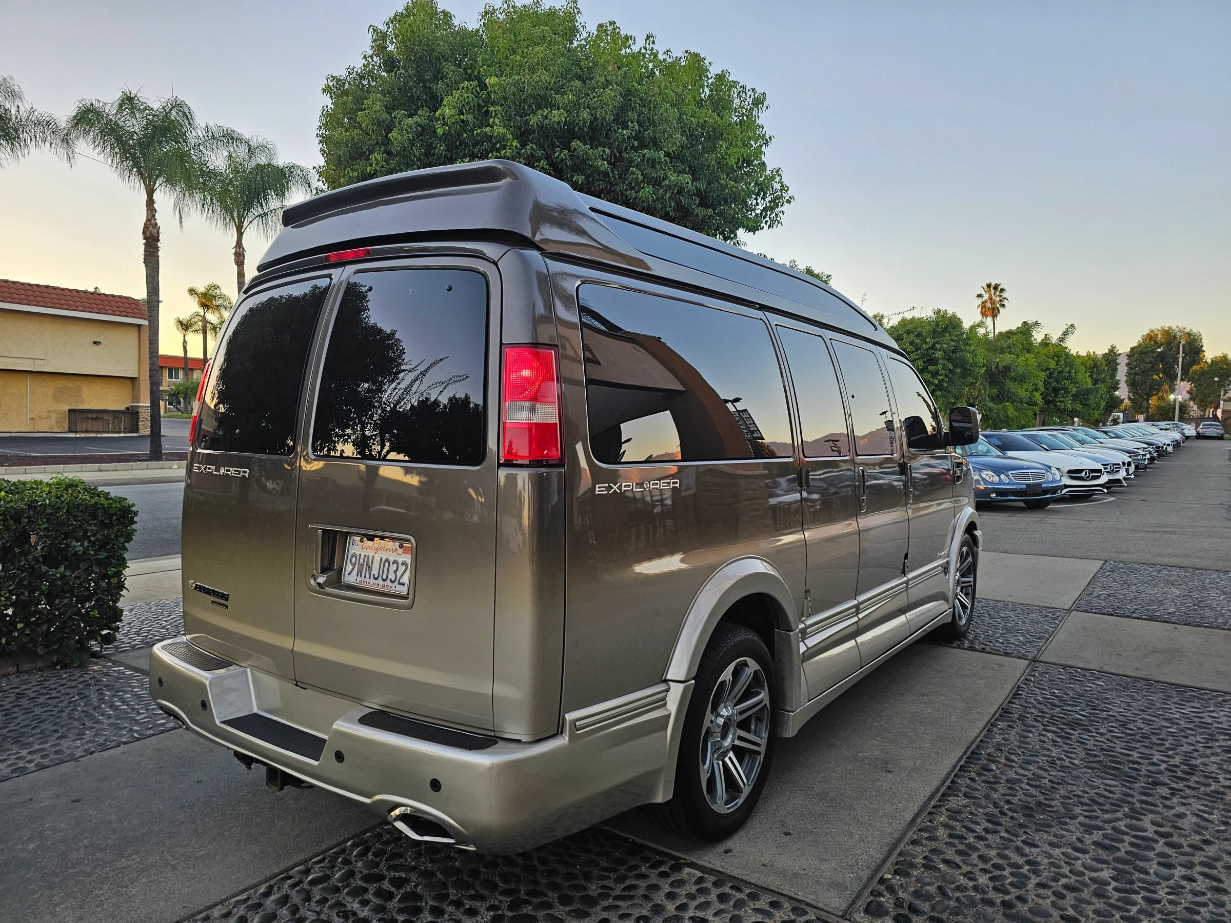 Used 2016 Chevrolet Express 2500 RWD image 5