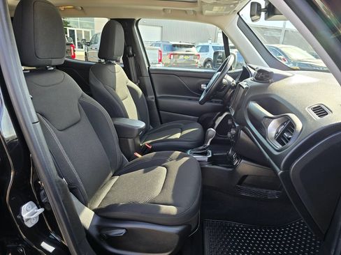 Used 2023 Jeep Renegade Latitude w/ Sun/Sound Group AWD/4WD image 16