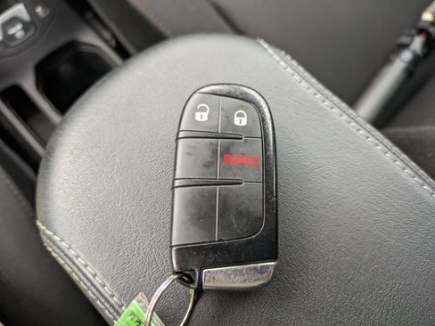 Used 2023 Jeep Renegade Latitude AWD/4WD image 31