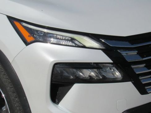 Used 2024 Nissan Rogue SV AWD/4WD image 11