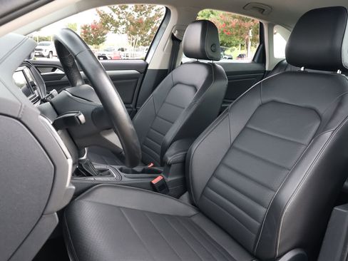 Used 2024 Volkswagen Jetta SE FWD image 29