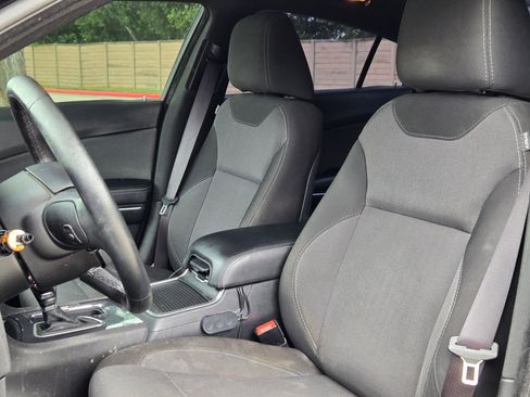 Used 2016 Dodge Charger SE RWD image 13