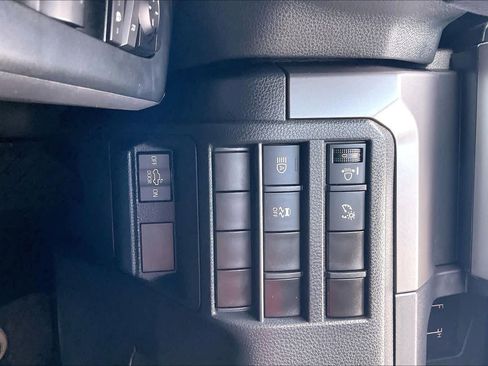Used 2024 Toyota Tacoma SR5 RWD image 33