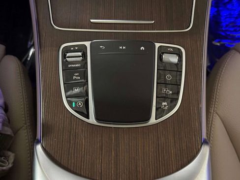 Used 2021 Mercedes-Benz GLC 300 4MATIC w/ Premium Package image 20