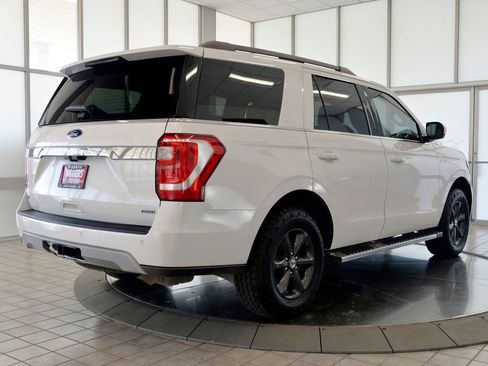 Used 2019 Ford Expedition XLT w/ Equipment Group 202A AWD/4WD image 9