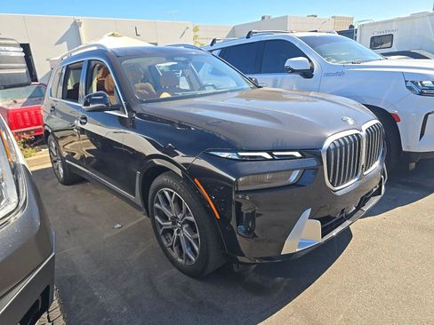 Used 2024 BMW X7 xDrive40i AWD/4WD image 3