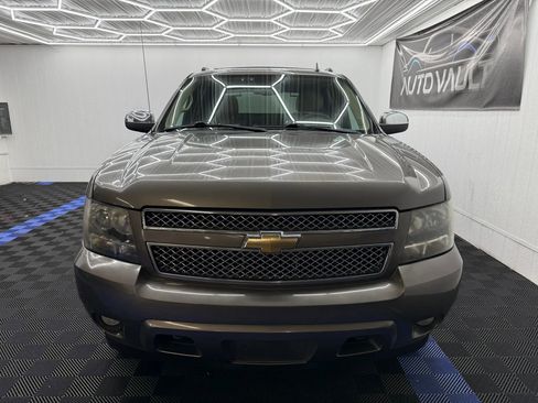 Used 2011 Chevrolet Avalanche LTZ AWD/4WD image 4