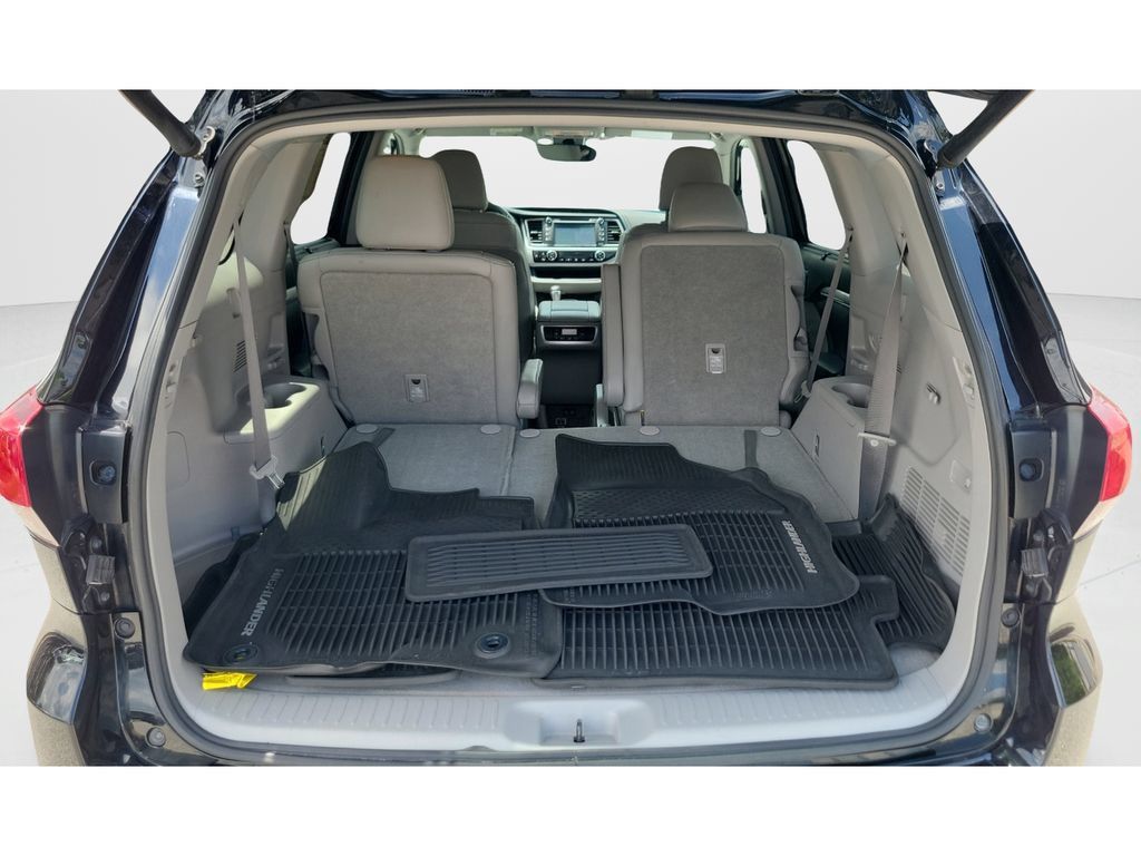 Used 2019 Toyota Highlander XLE AWD/4WD image 9