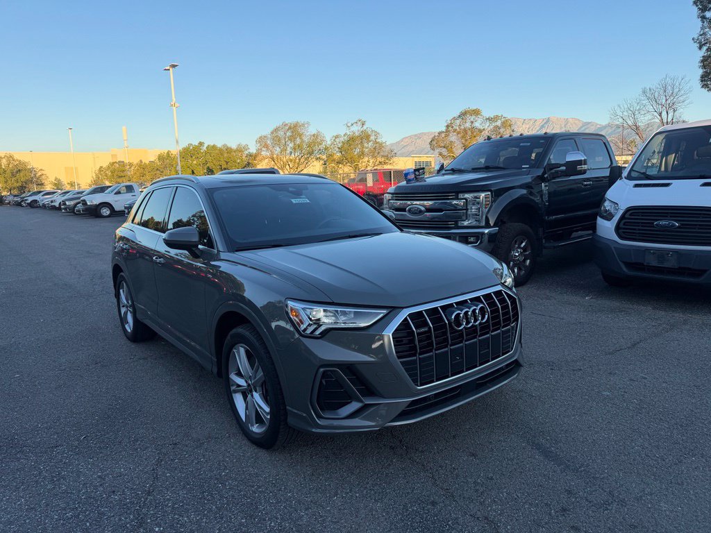 Used 2023 Audi Q3 2.0T Premium w/ Convenience Package AWD/4WD image 2