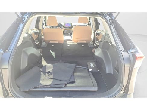 Certified 2025 Toyota RAV4 LE FWD image 9