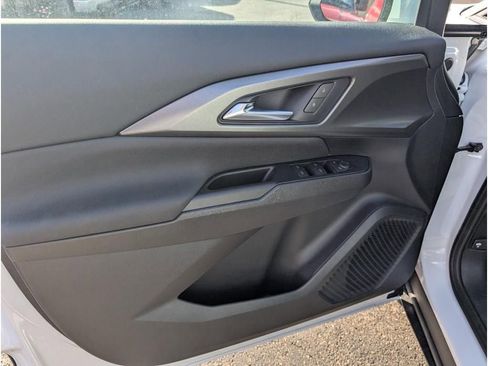 New 2026 Chevrolet Equinox EV LT image 14