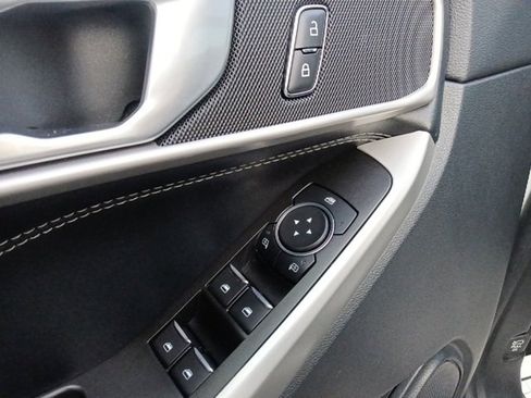 Used 2021 Ford Explorer XLT w/ Equipment Group 202A image 12