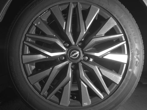 Used 2025 Nissan Altima 2.5 SV FWD image 14