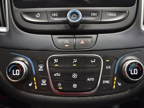 Used 2022 Chevrolet Malibu LT FWD image 28