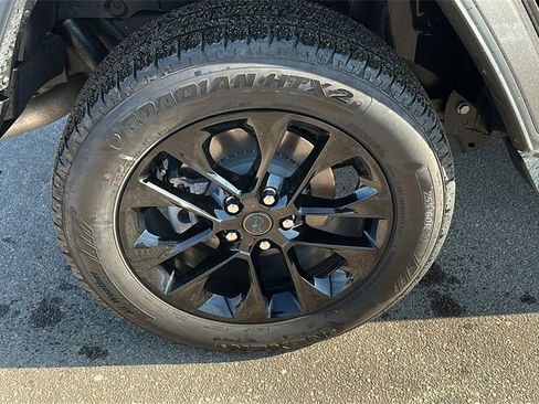 Used 2025 Jeep Wrangler Sahara image 9