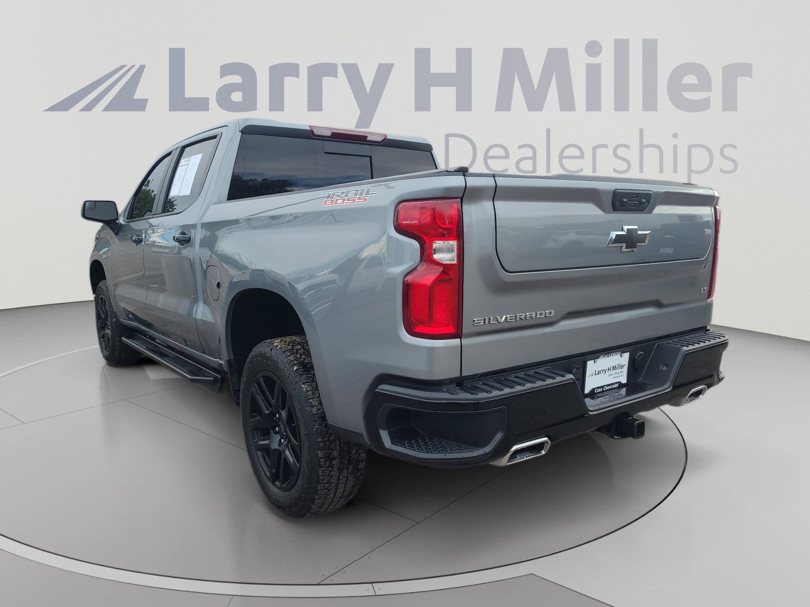 Used 2025 Chevrolet Silverado 1500 LT Trail Boss w/ Convenience Package II AWD/4WD image 3