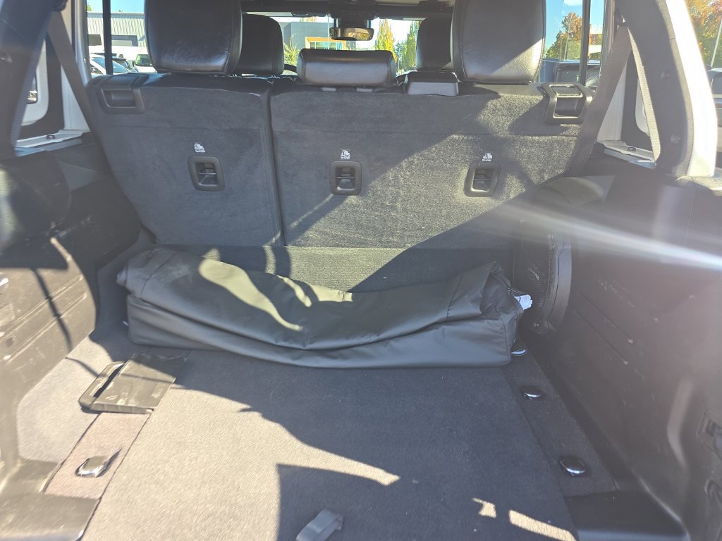 Used 2024 Jeep Wrangler Unlimited Sahara w/ Technology Group AWD/4WD image 13