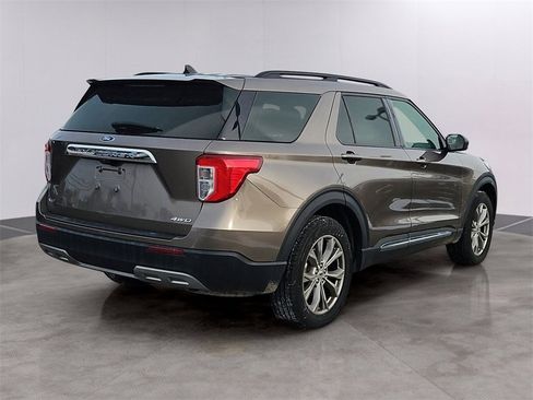 Used 2021 Ford Explorer XLT w/ Equipment Group 202A image 4