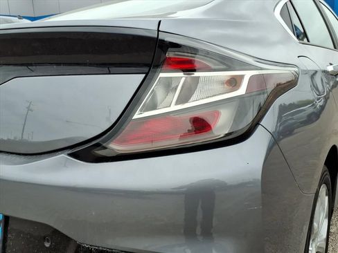 Used 2018 Chevrolet Volt Premier w/ Driver Confidence Package FWD image 9