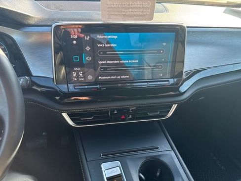 Certified 2025 Volkswagen Atlas Cross Sport SE image 24