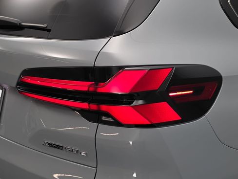 New 2026 BMW X5 xDrive50e image 33