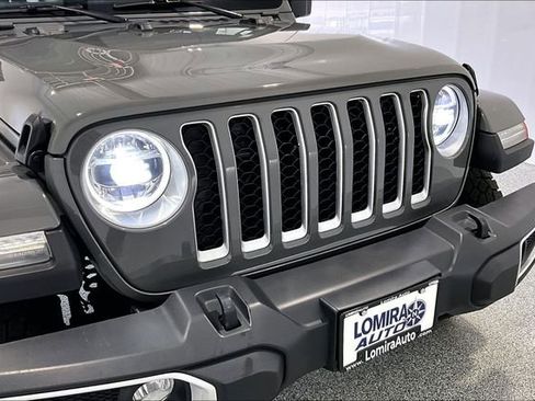 Used 2022 Jeep Gladiator Overland w/ LED Lighting Group AWD/4WD image 35