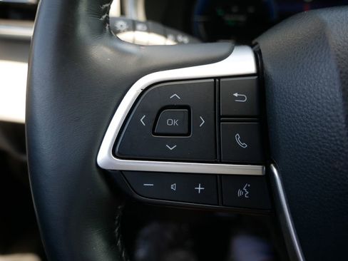 Certified 2024 Toyota Highlander Platinum AWD/4WD image 30