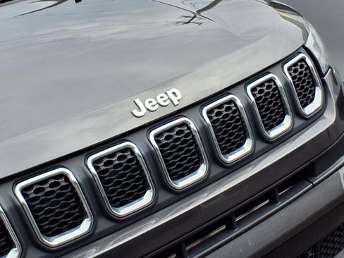 Used 2023 Jeep Compass Latitude AWD/4WD image 13