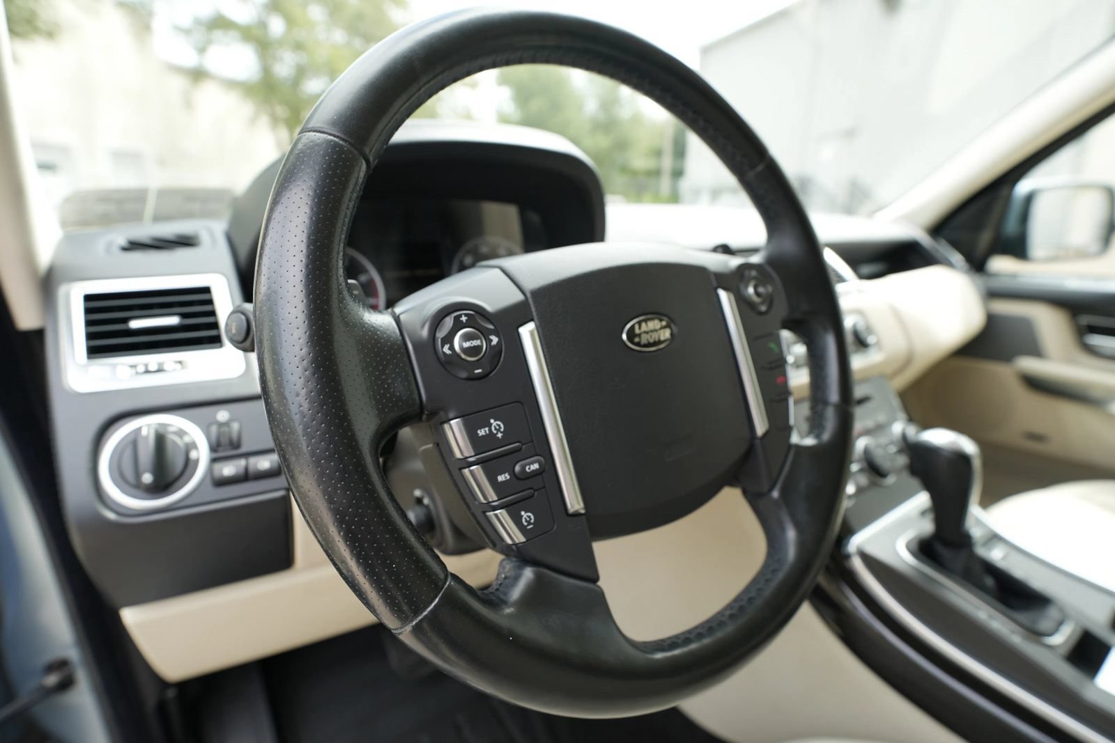 Used 2011 Land Rover Range Rover Sport Supercharged AWD/4WD image 22