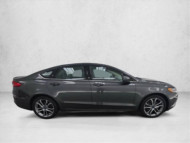 Used 2017 Ford Fusion SE w/ Equipment Group 201A FWD image 4
