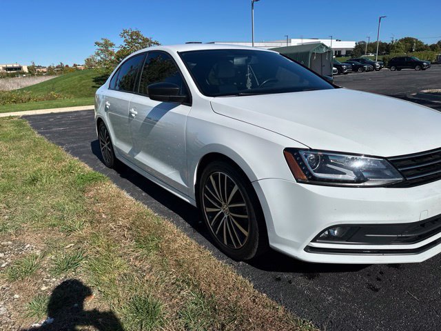 Used 2016 Volkswagen Jetta Sport w/ Lighting Package FWD image 4