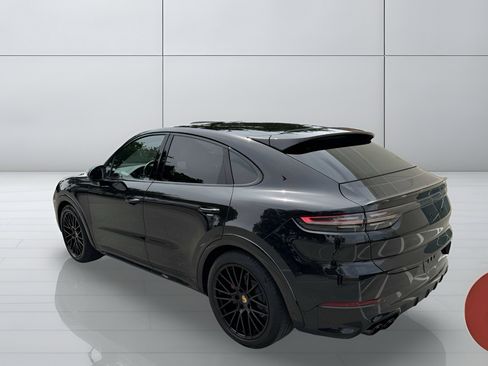 Used 2023 Porsche Cayenne GTS AWD/4WD image 2