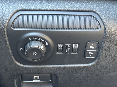Used 2022 Jeep Wagoneer Series III AWD/4WD image 32