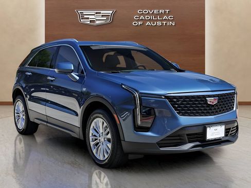 Used 2024 Cadillac XT4 Luxury w/ LPO, Floor Liner Package FWD image 6