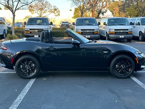 Used 2022 MAZDA MX-5 Miata Sport image 2
