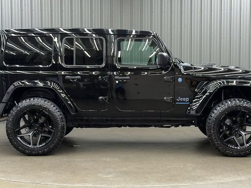 Used 2024 Jeep Wrangler Unlimited w/ Convenience Group AWD/4WD image 6