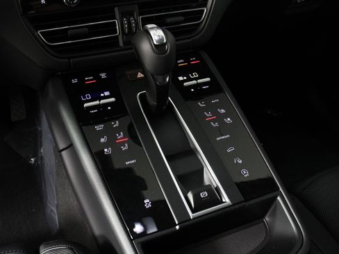 New 2026 Porsche Macan image 14