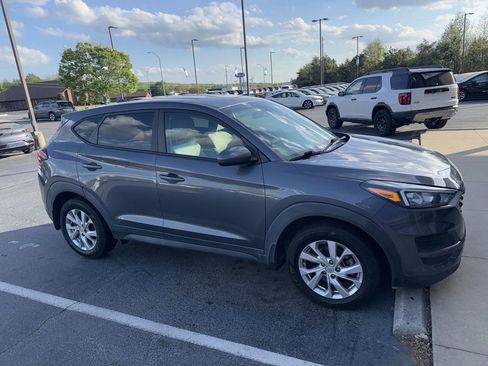 Used 2019 Hyundai Tucson SE image 3