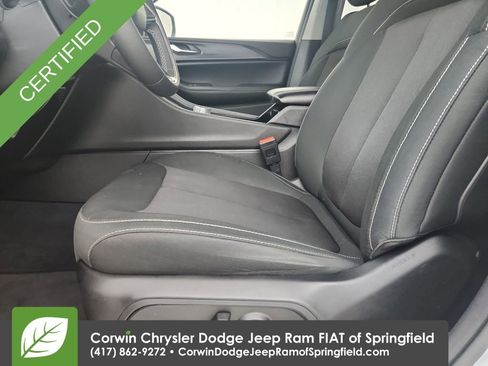 Used 2023 Jeep Grand Cherokee Laredo AWD/4WD image 19