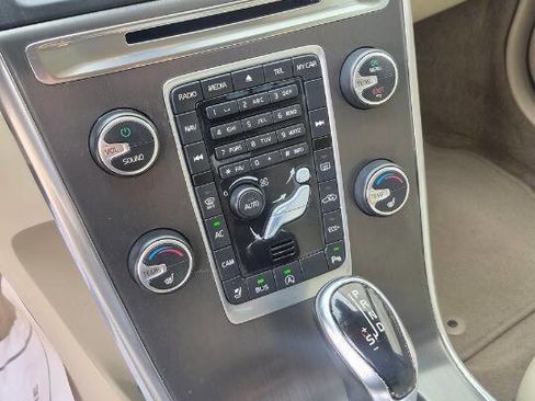 Used 2015 Volvo XC60 T5 Platinum image 45