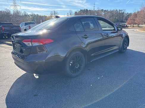 Used 2023 Toyota Corolla LE image 5