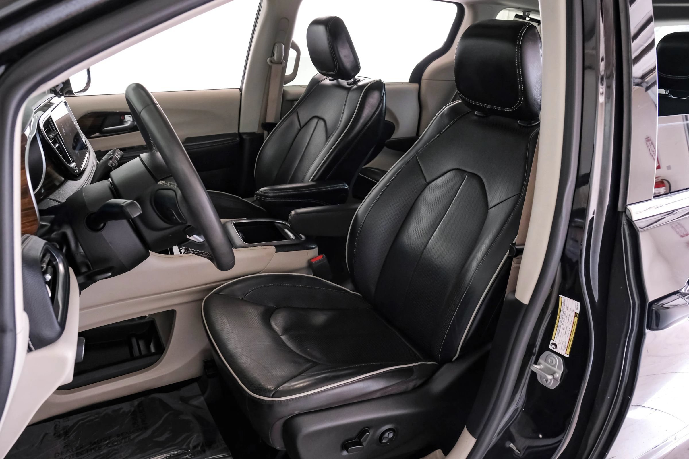 Used 2022 Chrysler Pacifica Limited FWD image 23