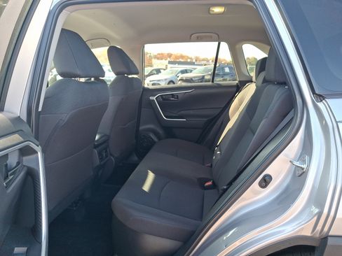 Used 2022 Toyota RAV4 LE image 10