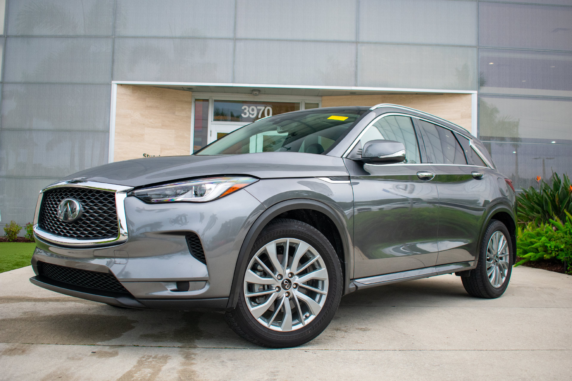 Used 2023 INFINITI QX50 Luxe FWD image 2