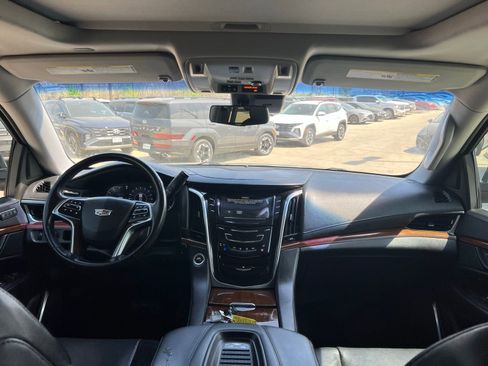 Used 2018 Cadillac Escalade Luxury image 23