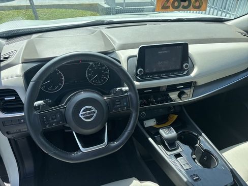 Certified 2021 Nissan Rogue SV w/ Premium Package FWD image 16